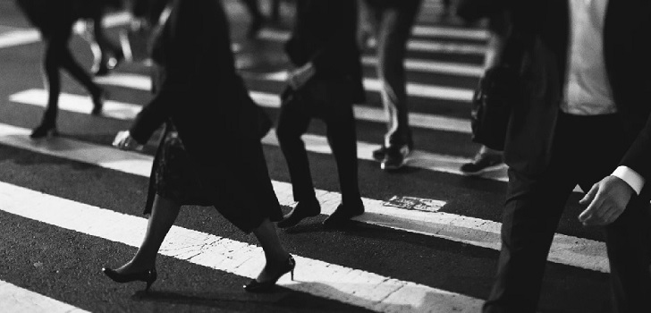 La confianza de los consumidores remonta en octubre pero sigue en m&iacute;nimos